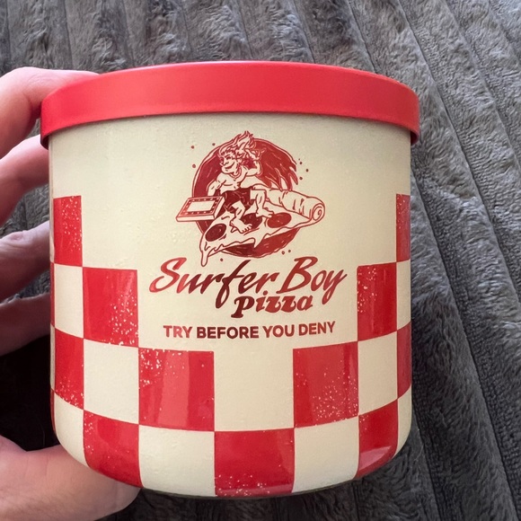 Bath & Body Works Stranger Things Argyles Pineapple Pizza 3 Wick Candle - Picture 3 of 5